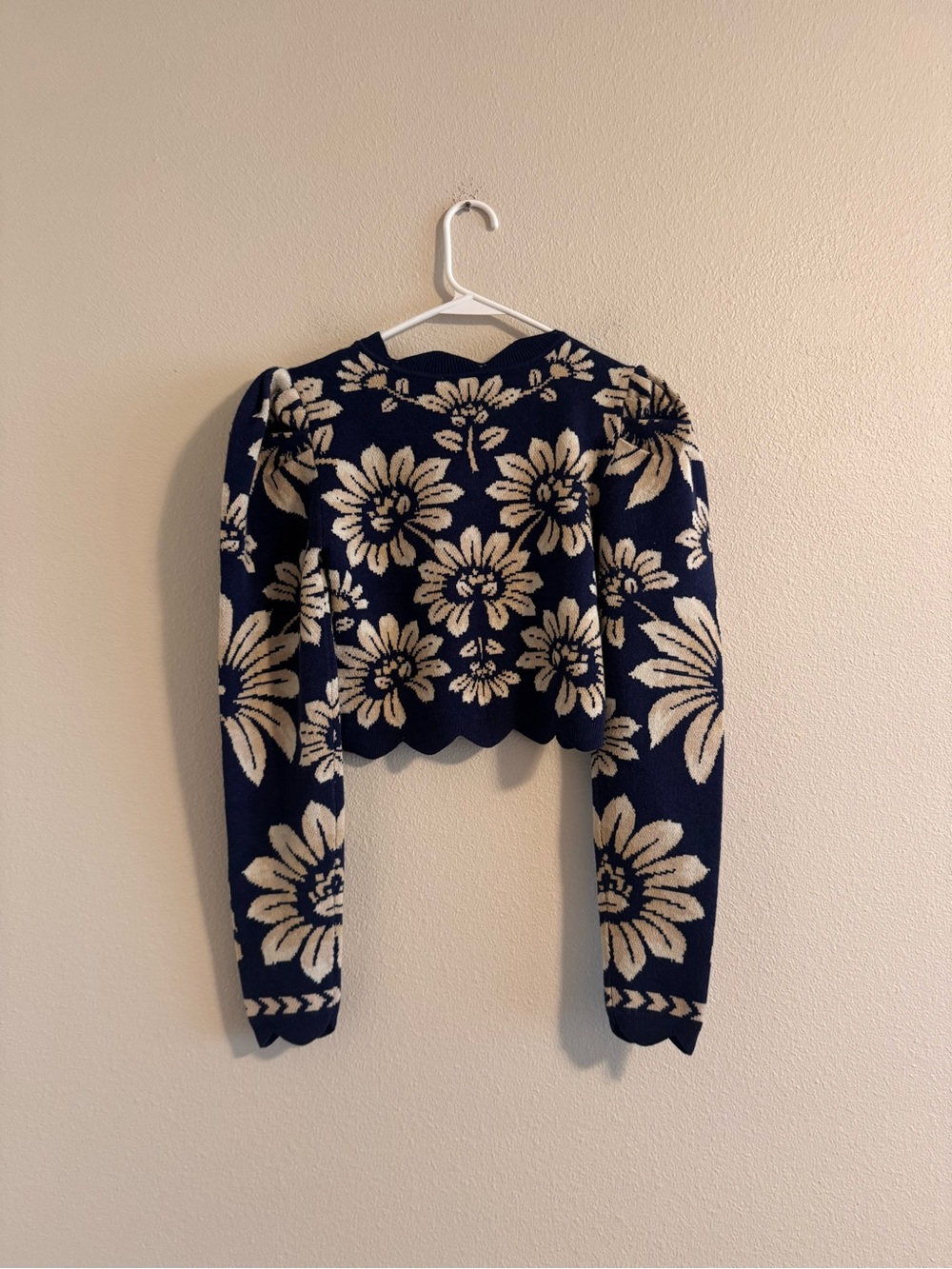 NWT FARM Rio Navy and Cream Floral Knit Crop Sweater - Picture 3 of 3